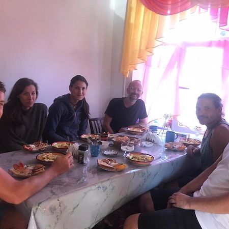 Guesthouse Bermet Tong Bagian luar foto