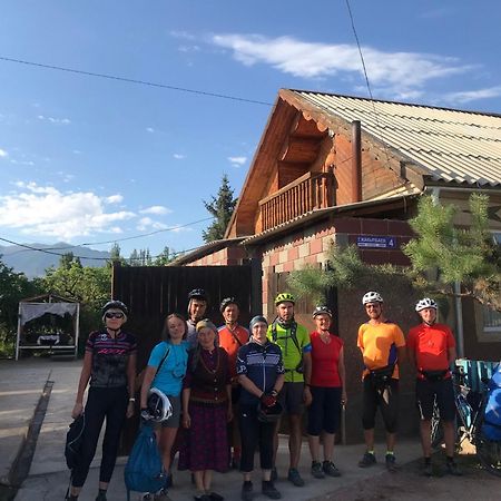 Guesthouse Bermet Tong Bagian luar foto