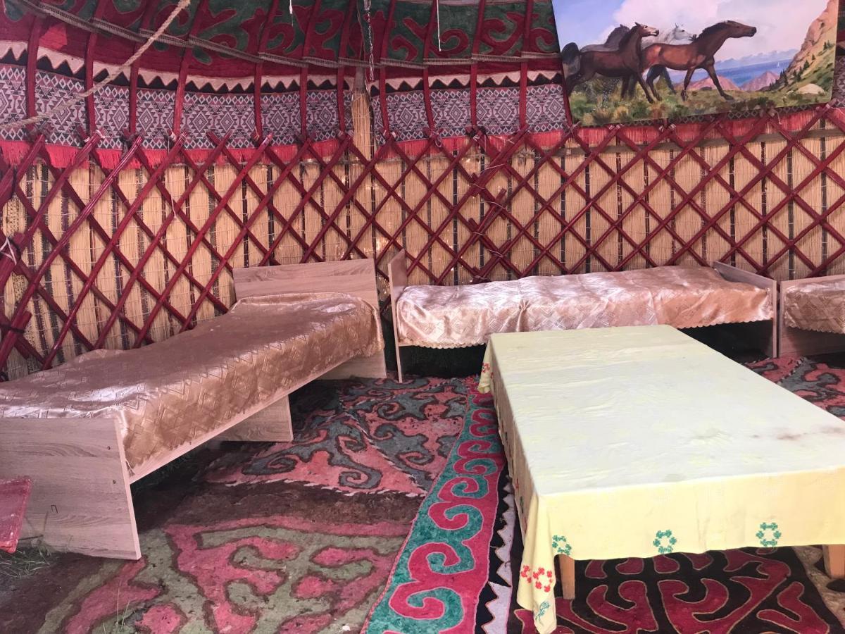 Guesthouse Bermet Tong Bagian luar foto