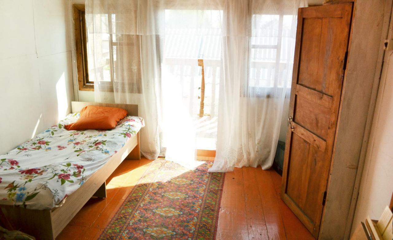 Guesthouse Bermet Tong Bagian luar foto