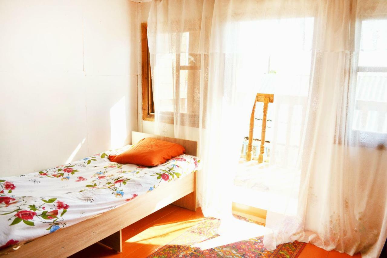 Guesthouse Bermet Tong Bagian luar foto