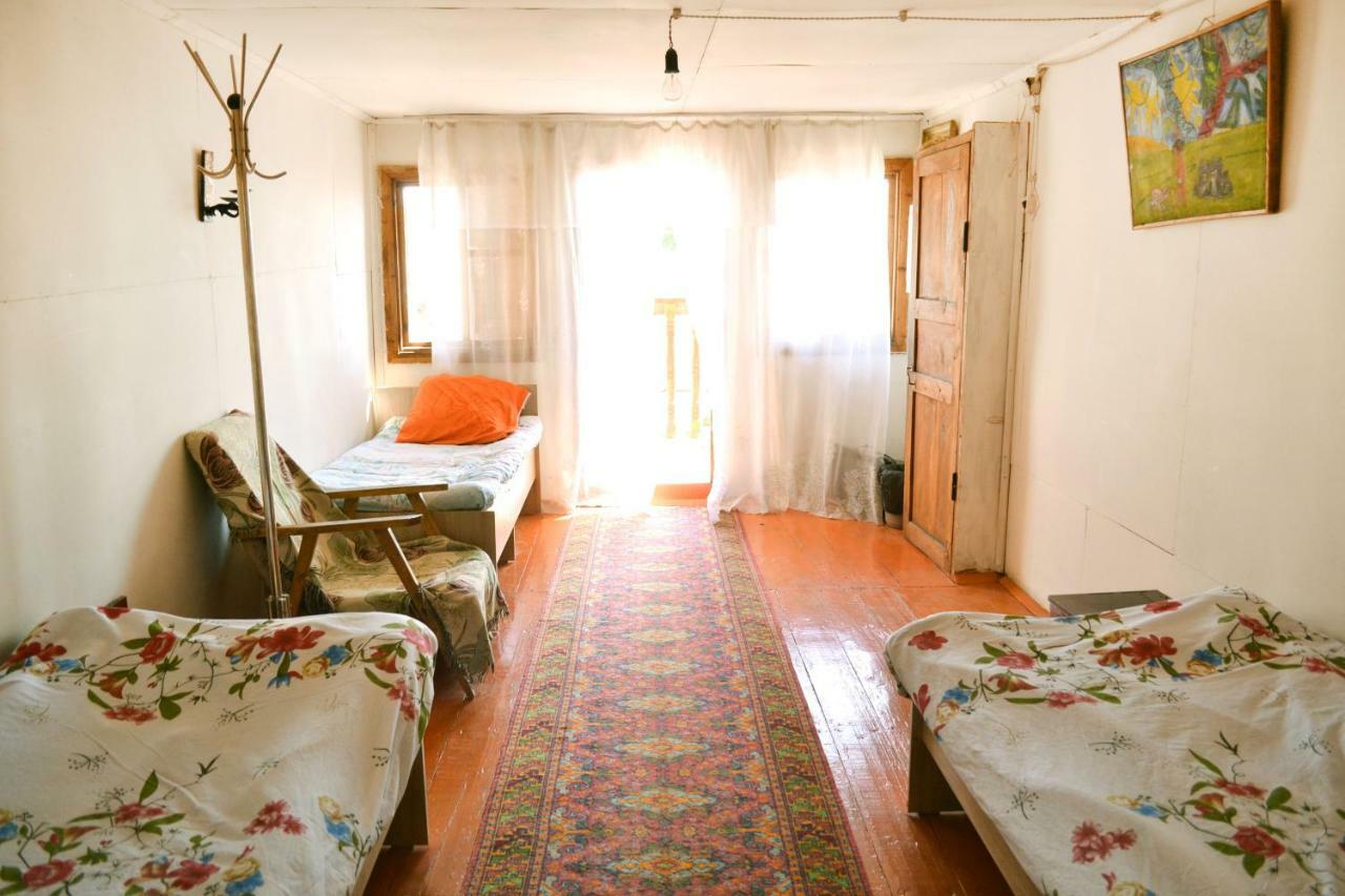 Guesthouse Bermet Tong Bagian luar foto