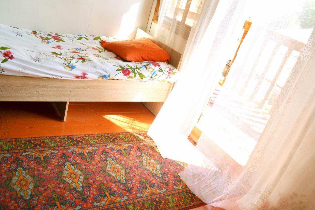 Guesthouse Bermet Tong Bagian luar foto