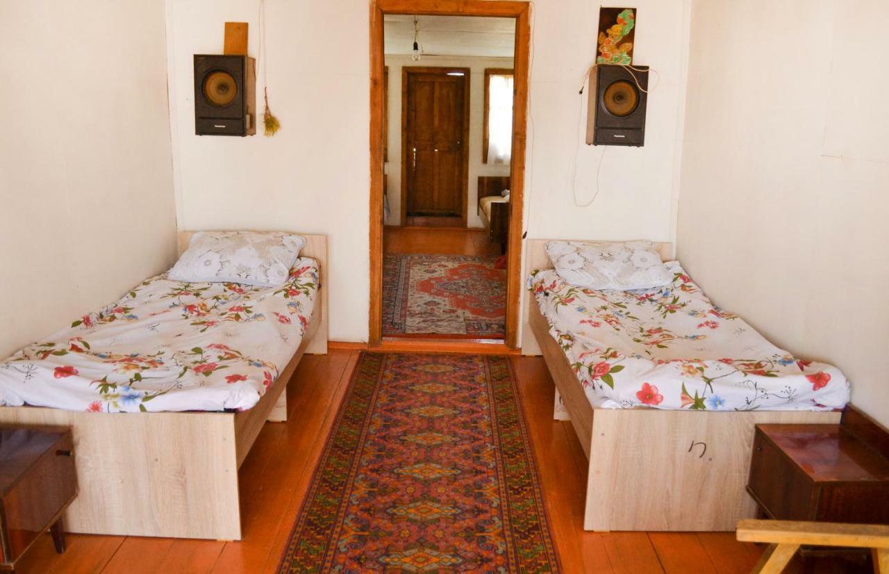 Guesthouse Bermet Tong Bagian luar foto