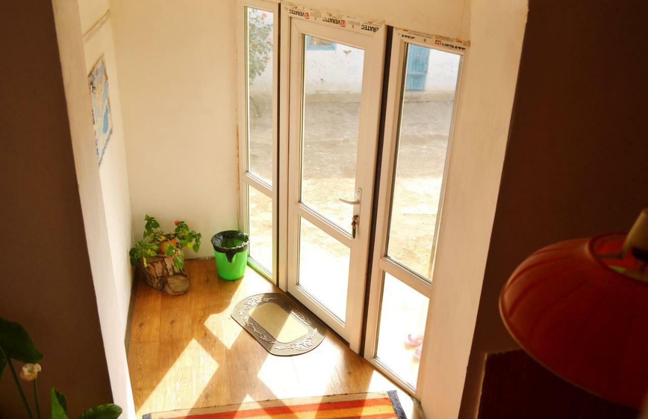 Guesthouse Bermet Tong Bagian luar foto