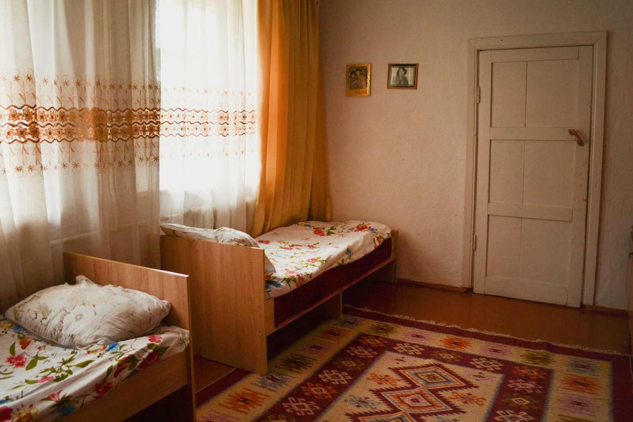 Guesthouse Bermet Tong Bagian luar foto